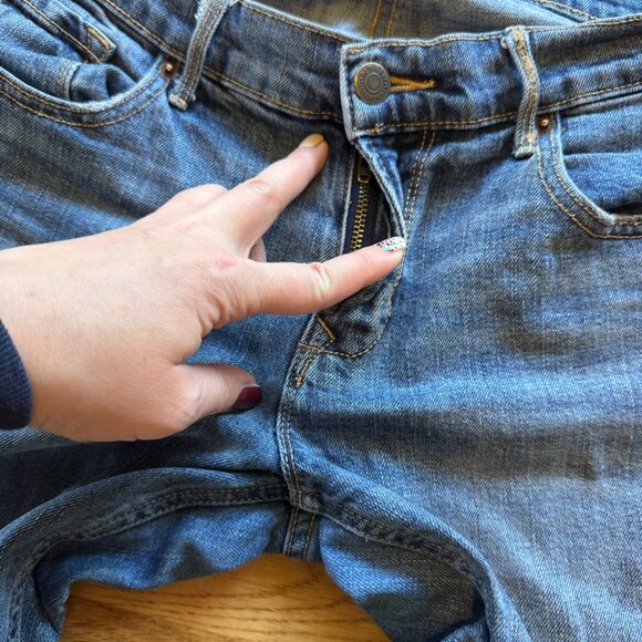 Old Navy Cropped Kick Flare Jeans Raw Hem Size 4 - Picture 10 of 13